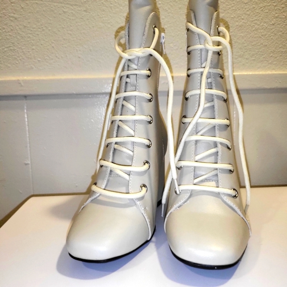 Rouge Helium Lace Up block heel ankle boot NWOT